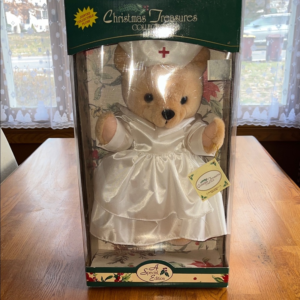 MIB 1994 Christmas Treasures Nurse Bear